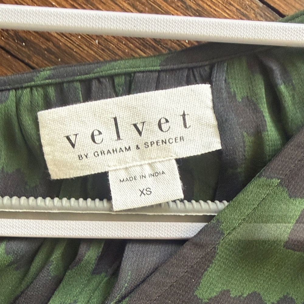 Velvet Green and Black Long Sleeve Tiered Midi Dress - Picture 2 of 7